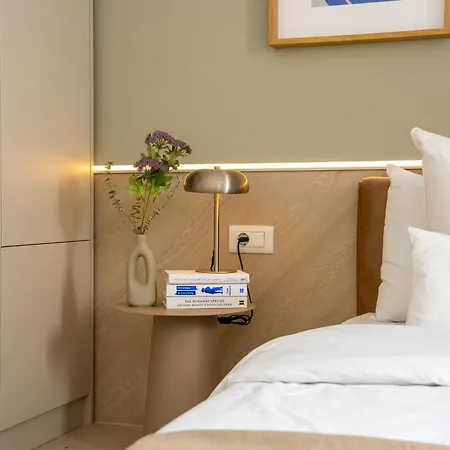 North By Urbanesq Cortina M