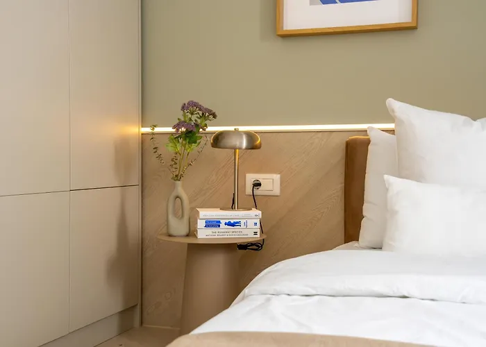 North By Urbanesq Cortina M